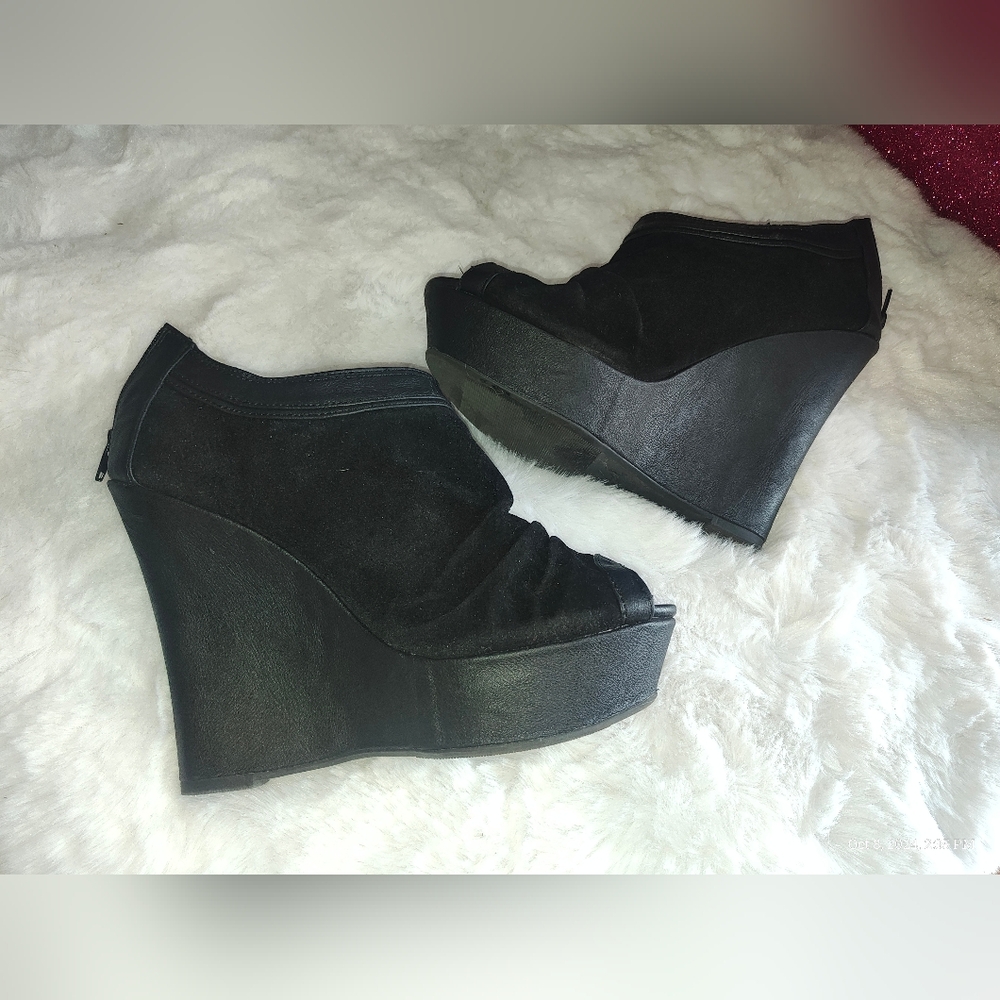 Black open toe platform wedge